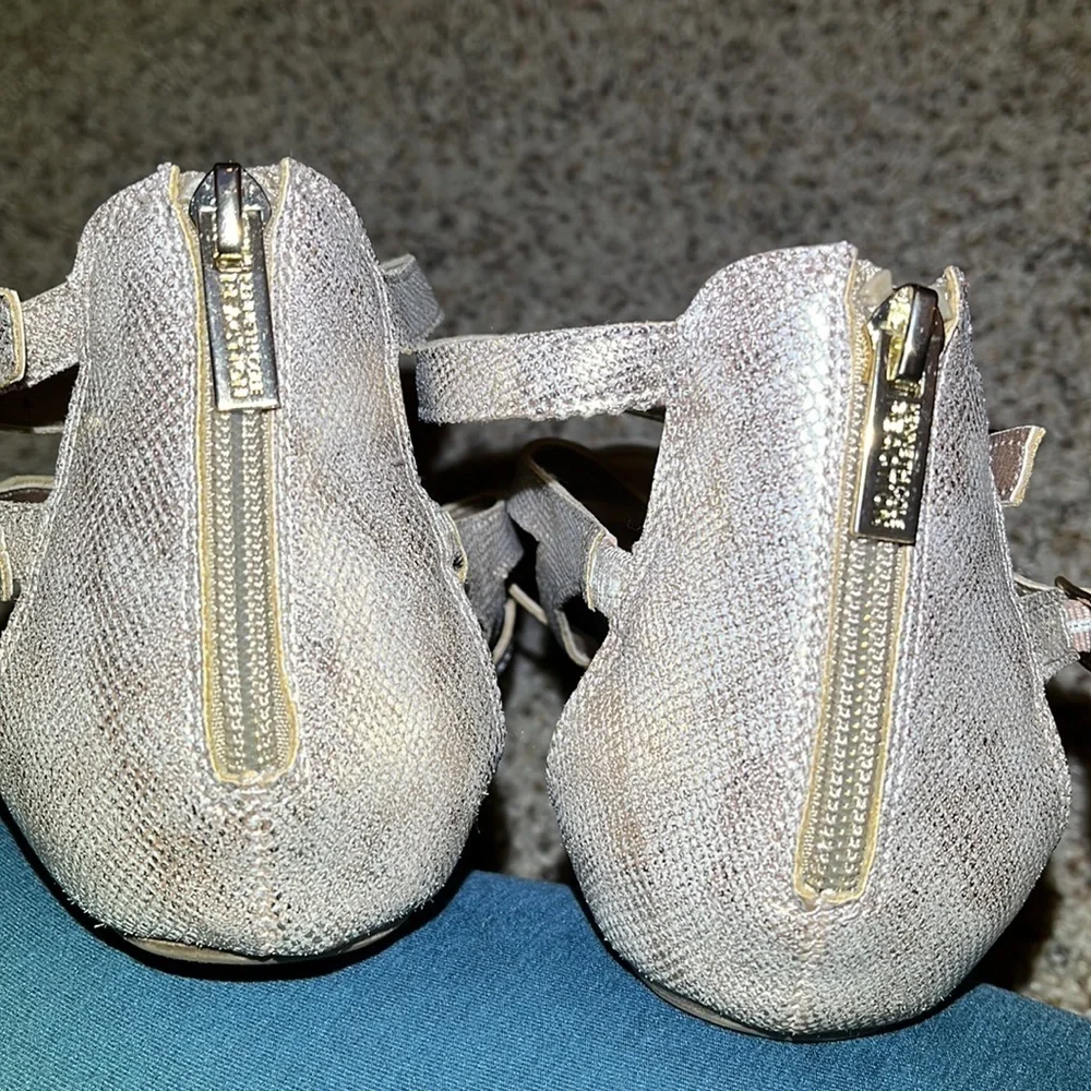 Reaction Kenneth Cole Sandals size 9 Strappy Gladiator Tan and Gold Tone - Picture 6 of 16